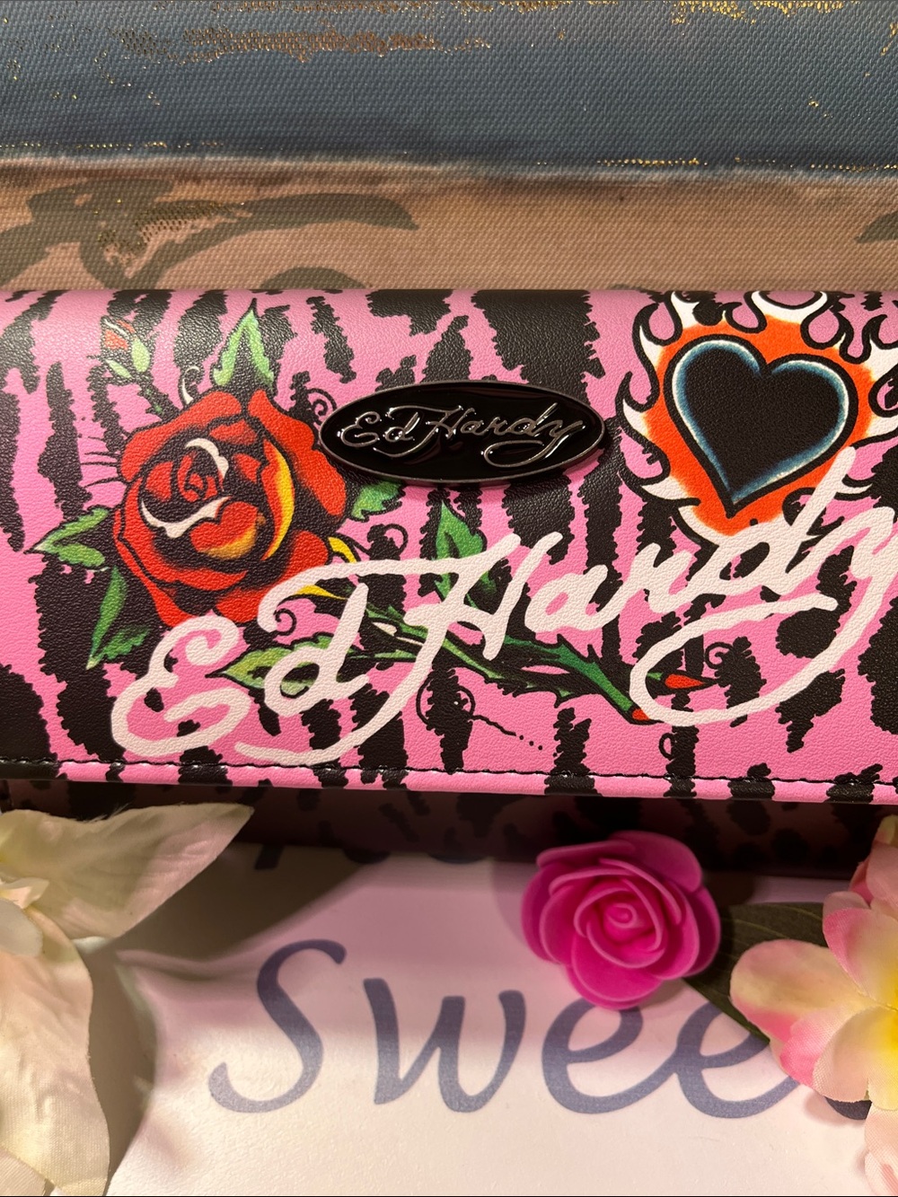 Ed Hardy wallet and Lip Gloss Trio bundle - Picture 2 of 8